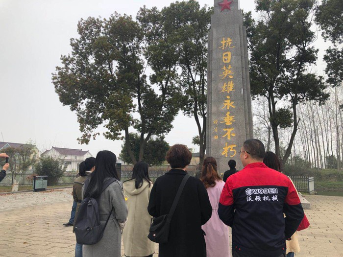 沃頓液壓扳手前往護河鎮(zhèn)革命烈士陵園接受愛國主義教育